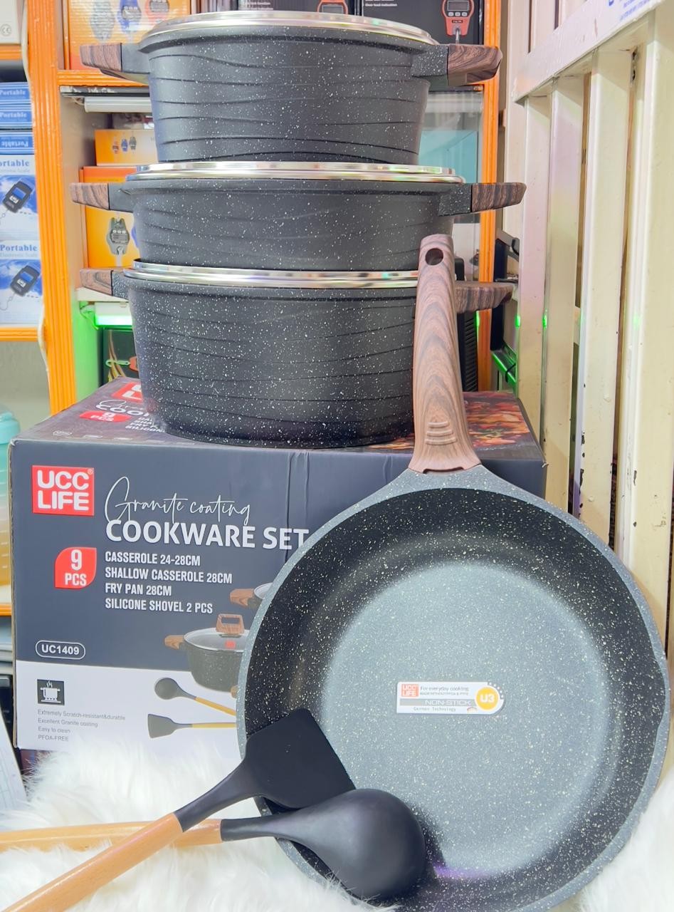 UCC  9pcs cookware set.